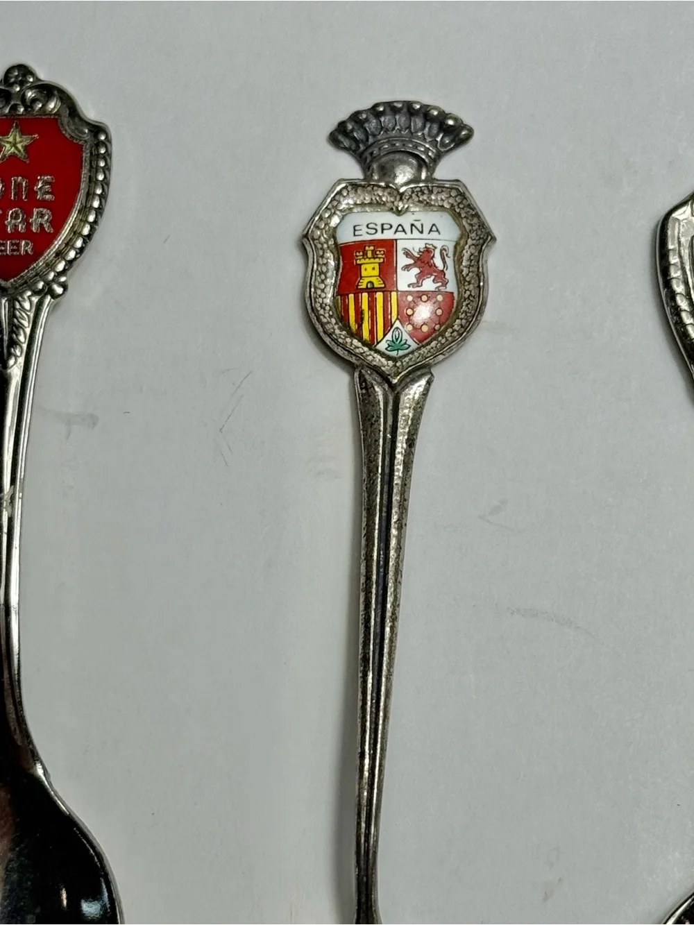 Lot of 12 Souvenir Vintage Collector Spoons With Wooden Rack Paris Italy Mexico